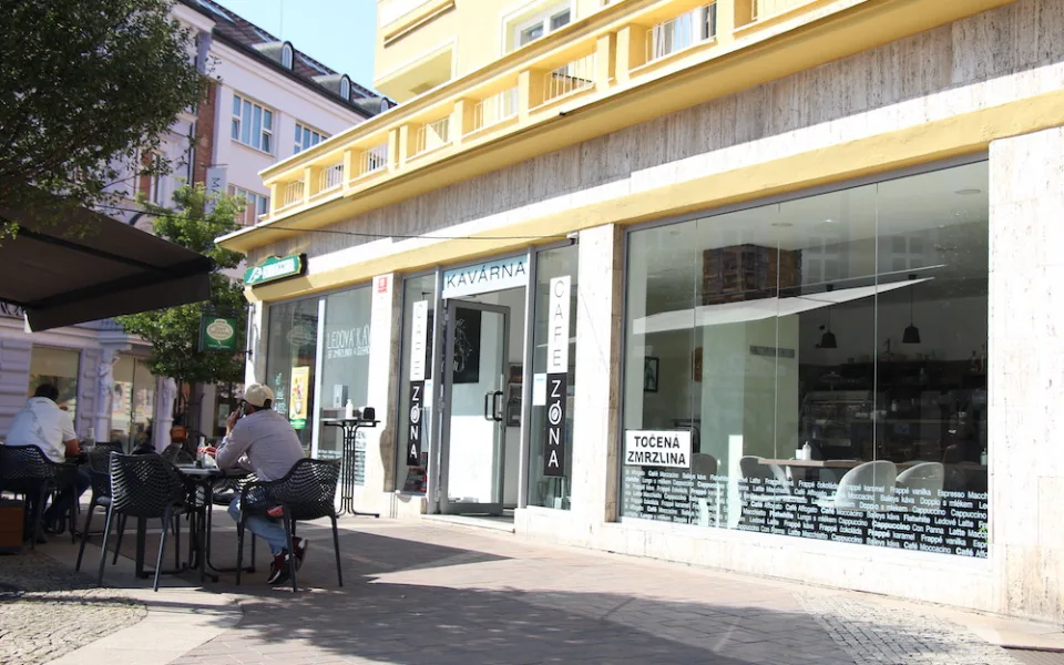 Zapomeňte na každodenní stres a užijte si výbornou kávu v Cafe Zóna na Lannově třídě