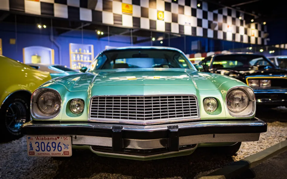 Muzeu veteránů v Nové Bystřici nabídne Ford Mustang Sportsroof z roku 1971 nebo první generace Chevroletu