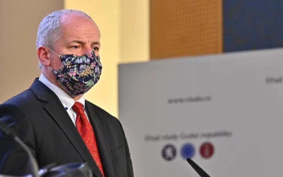 Prymula pohrozil přitvrzením, nebudou-li se opatření dodržovat