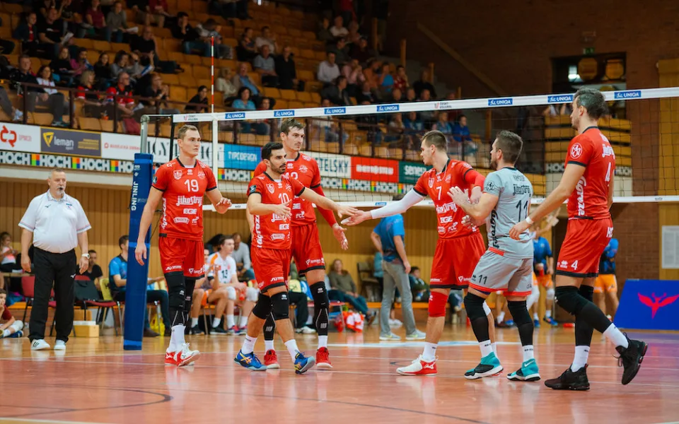 Domácí premiéra na jedničku. Jihostroj porazil Prahu ve třech setech