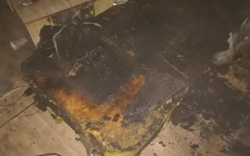 Kvůli požáru se muselo z šestipatrového paneláku evakuovat třicet lidí