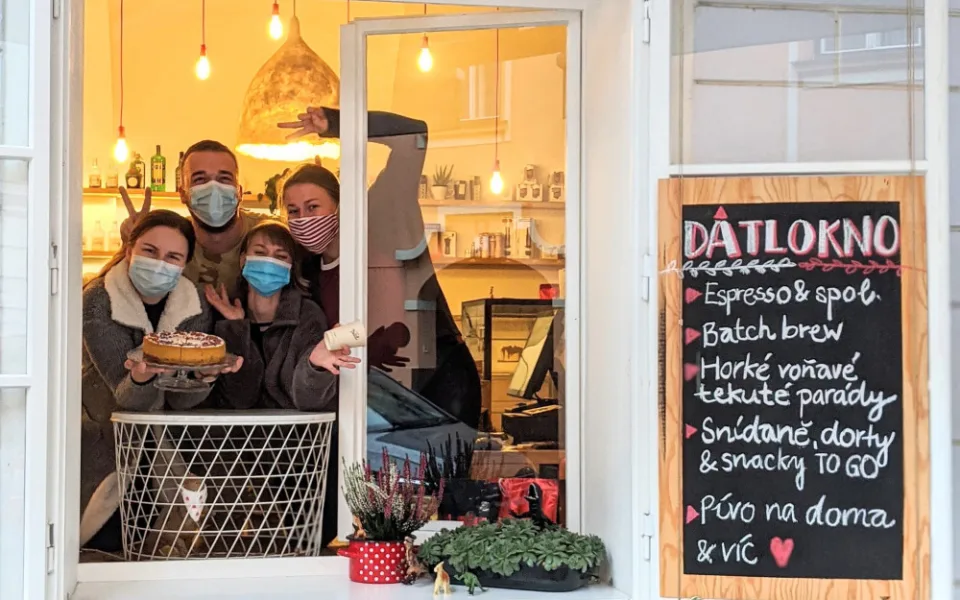 Restaurace v Budějcích přechází na výdejní okénka. Situace je vážná, shodují se provozovatelé