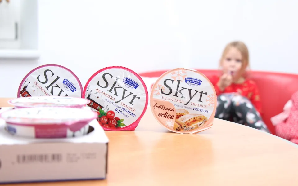 Islandská tradice v českých domovech. SKYR Bohušovické mlékárny zasytí, potěší a osladí vám den. A venku má novou zimní edici