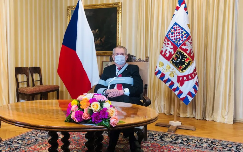 Zeman se omluvil za zrušení oslav. V projevu si rýpnul do „haterů“