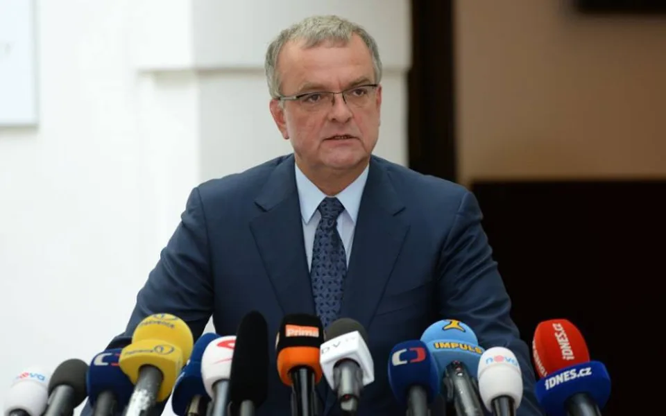Reportéři nachytali Kalouska v hospodě. Pivo jsem pil v kapitule a doufám, že za to dostanu Řád bílého lva, hájí se