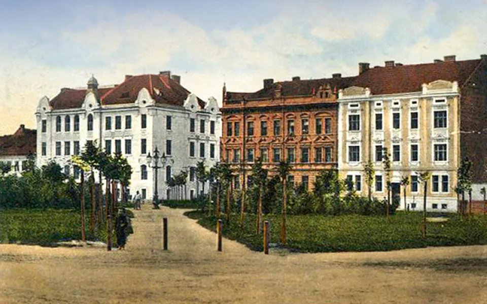 Hudební škola na rohu Otakarovy ulice a Palackého náměstí v roce 1913.