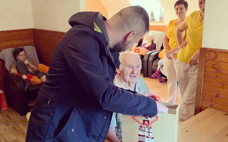 Lidé opět mohou jako Ježíškova vnoučata plnit přání seniorů
