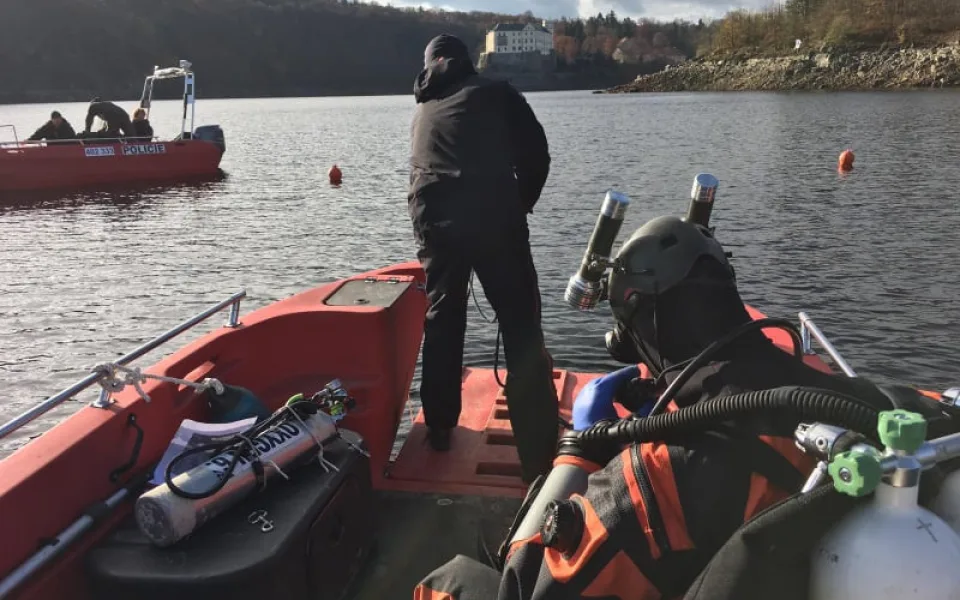 Policie našla v přehradě Orlík tělo potápěče. Pohřešovaný byl od neděle