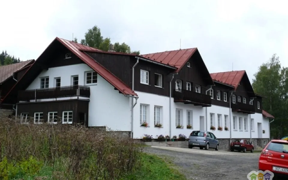 Kraj zastavil projekt rekonstrukce šumavské chaty Mládí.