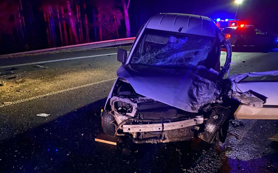 Na Prachaticku se srazily dvě dodávky. Silnice je kompletně uzavřená