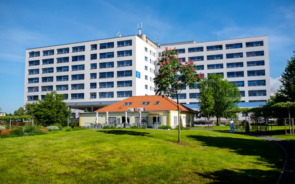 Máte zájem o zajímavou práci v českobudějovické nemocnici? Oddělení kardiochirurgie a hrudní chirurgie nabízí volnou pozici