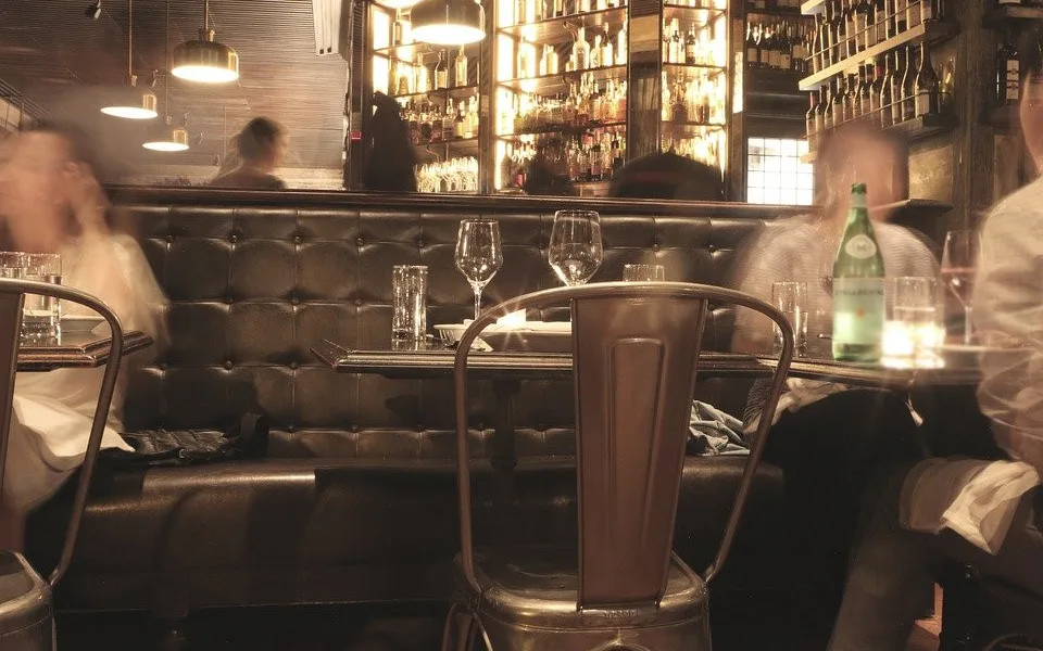 Lepší je neotvírat. Podniky půjdou do ztráty, míní restauratér