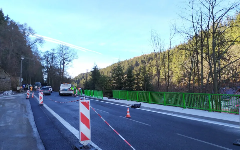 ŘSD opravilo část silnice ve Vimperku, kde se utrhl svah