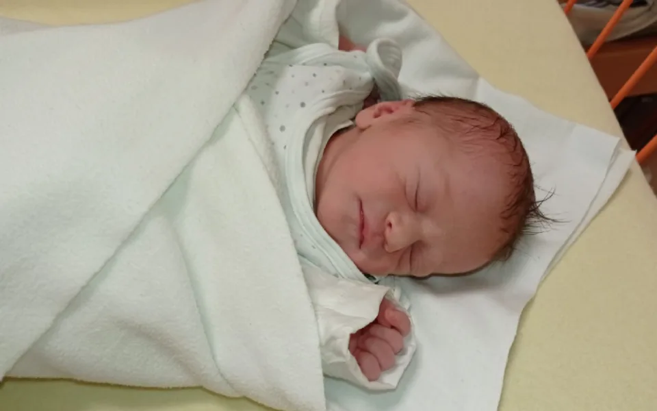 Prvním miminkem na jihu Čech je holčička Inna. Na svět přišla necelou hodinu po půlnoci