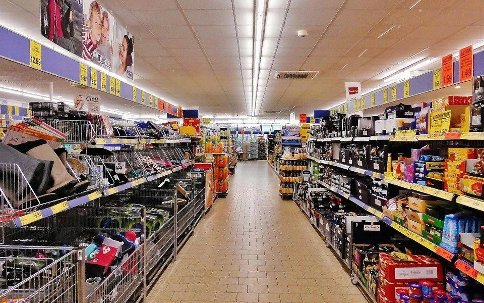 Vláda asi upraví seznam nezbytného zboží, které lze prodávat