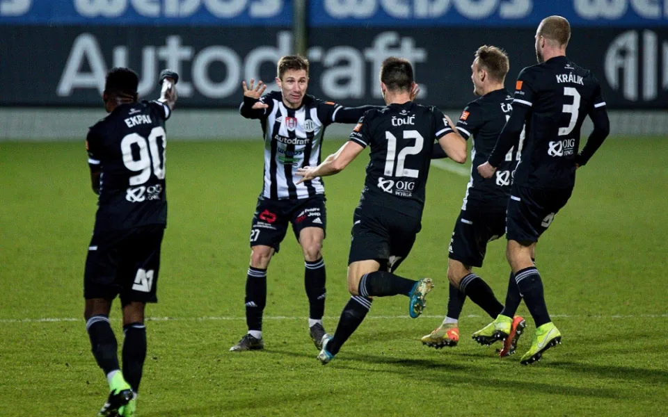 FOTO: Brzký gól a červená karta. Dynamo doma dobývalo příbramský val, nakonec vyhrálo 2:1