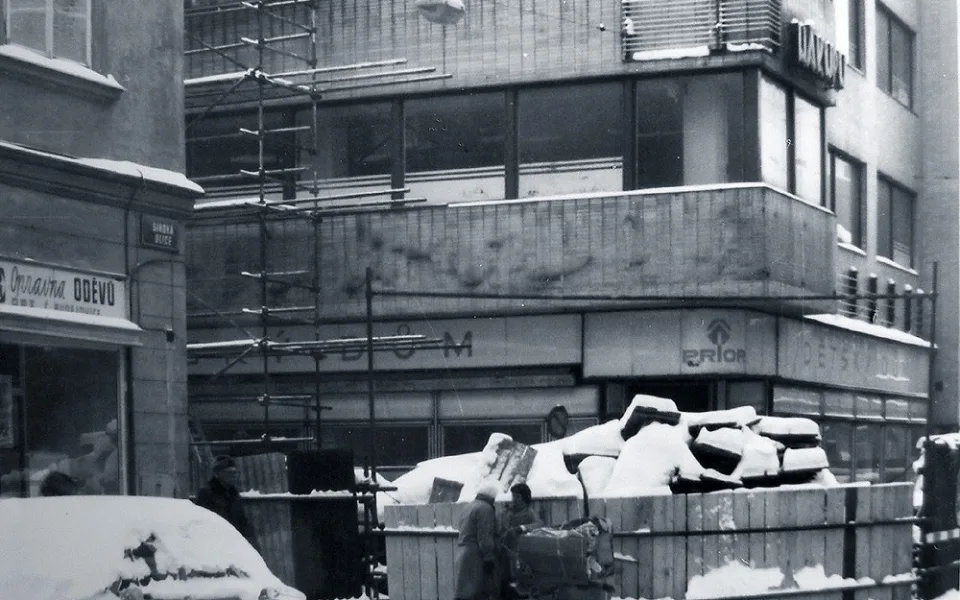 Uzavřený Dětský dům v objektu Broukárny v zimě 1984.