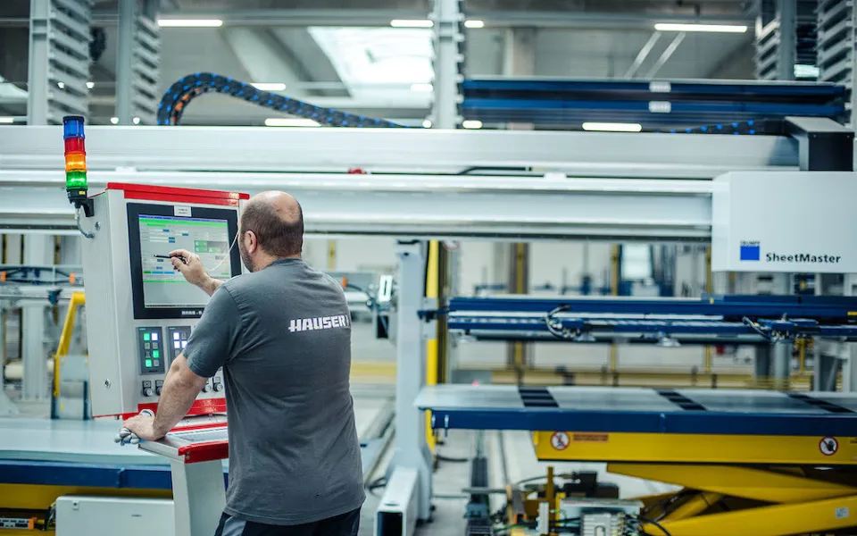 Hauser dává 110 milionů korun do expertů na plech