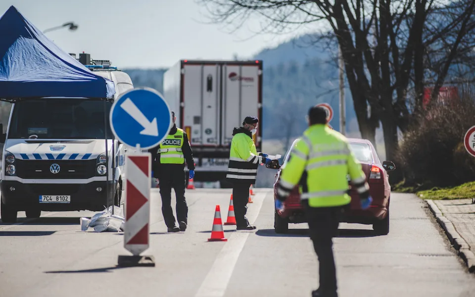Rakousko ruší výjimky pro pendlery, budou muset doložit test