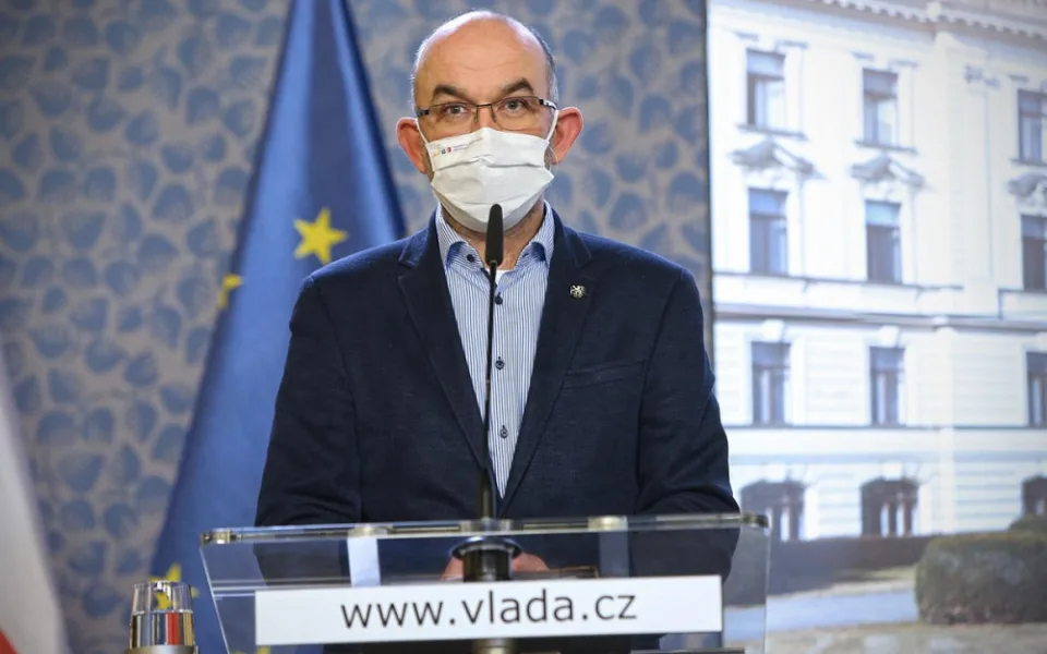 Opatření proti covidu-19 podle Blatného přestala fungovat