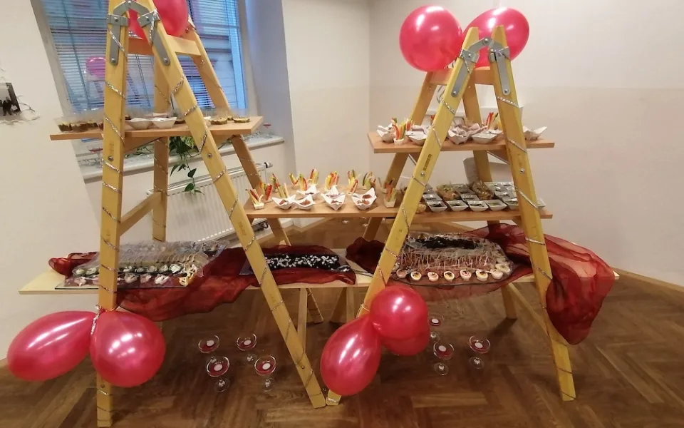 I v době lockdownu je možné se věnovat gastronomii. Žáci i učitelé  Střední školy a Vyšší odborné školy cestovního ruchu využívají všechny možnosti k výuce