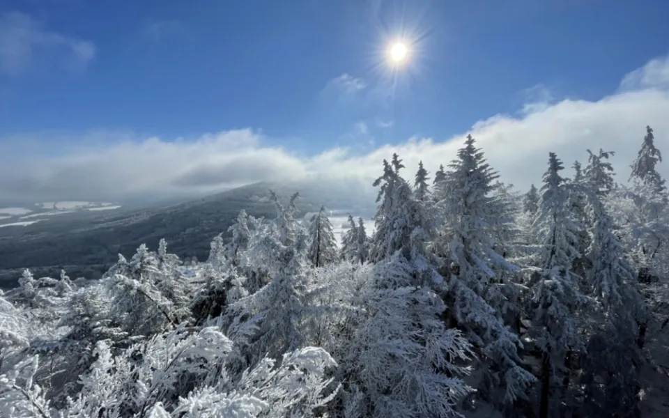 Další chladná noc v Česku, na Šumavě bylo ráno pod minus 30 stupňů
