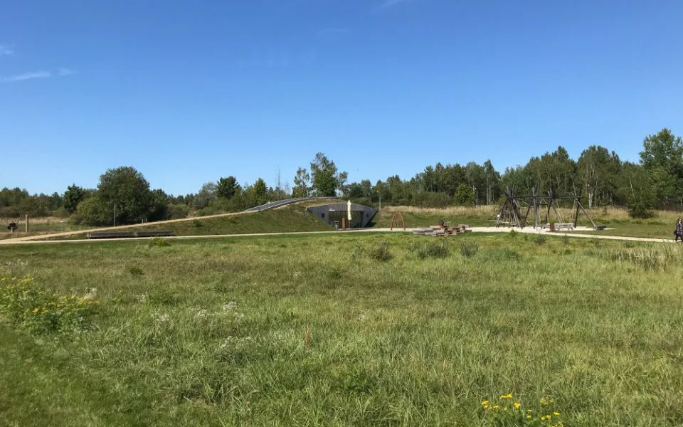 Nové obchodní centrum mezi sídlišti? Slibuje zelenou střechu a 250 parkovacích míst