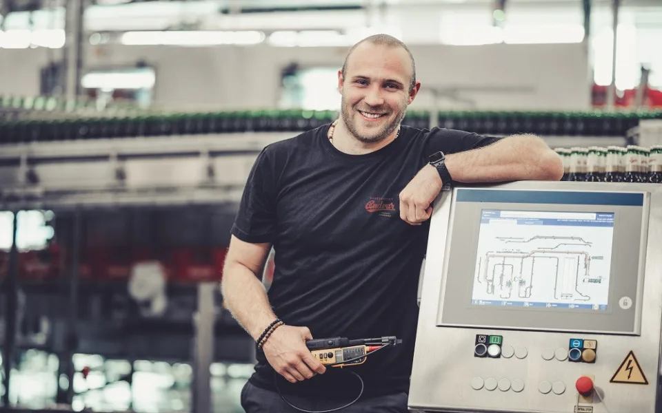 Budvar hlásí největší výstav v historii a hledá nové kolegy. Elektromechanik si přijde na nadstandardní mzdu, bonusy i náborový příspěvek