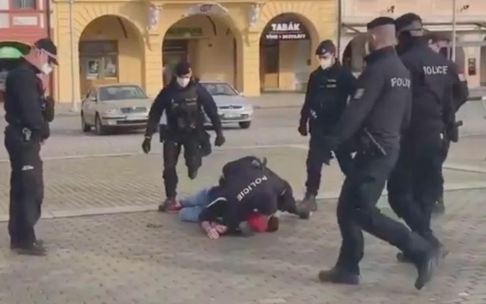 Víkendový zákrok policie bude vyšetřovat odbor vnitřní kontroly