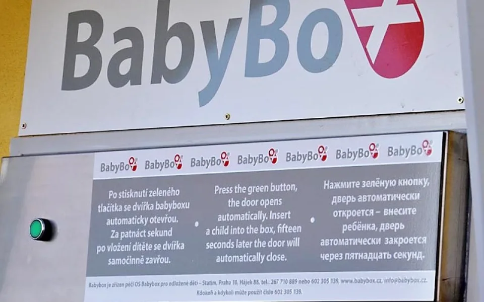 Ve strakonickém babyboxu našli odložené několikaměsíční miminko. Chlapeček dostal jméno Tomáš