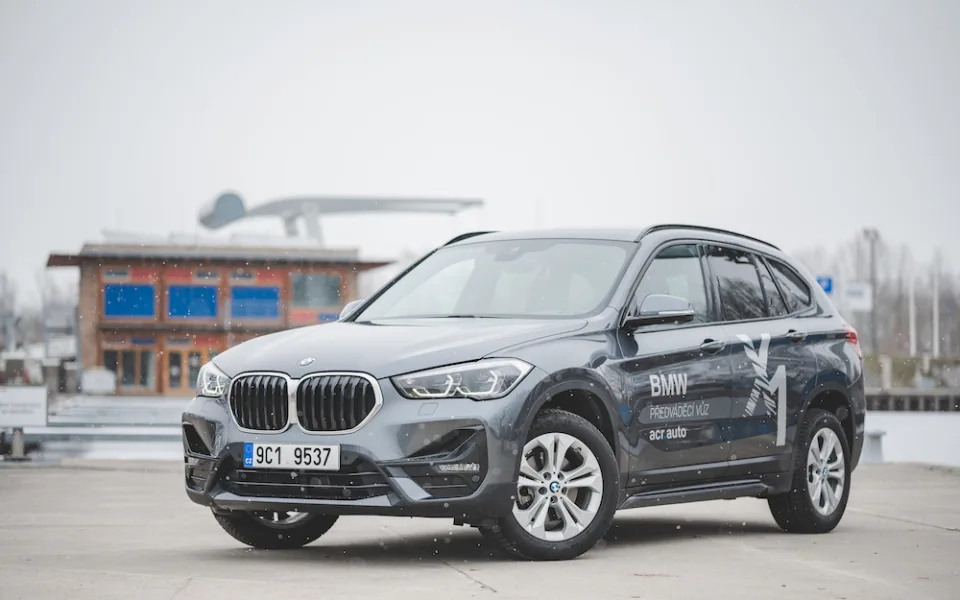 Parťák na výlet i sluha pro služební cesty. BMW X1 dokázalo skloubit luxus a kompaktnost za přijatelnou cenu