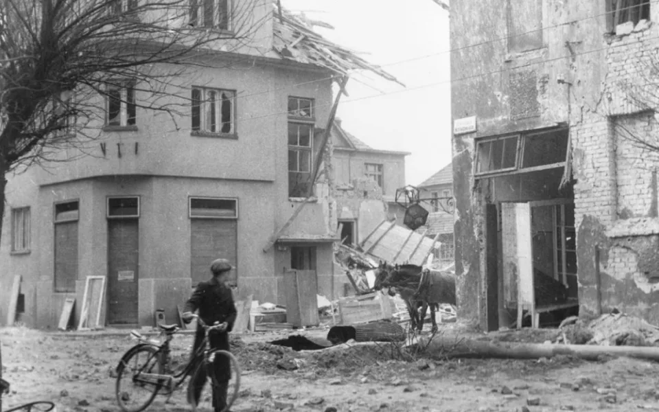 Před 76 lety se cílem spojeneckých náletů stala jihočeská nádraží.
