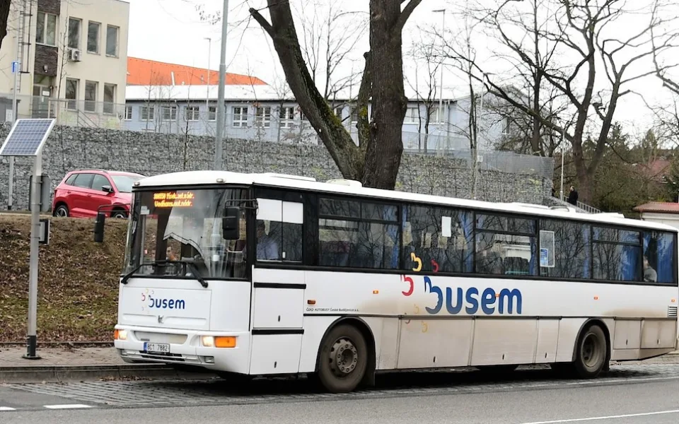 Jihočeský kraj dá dopravcům 100 milionů jako náhradu za pandemii