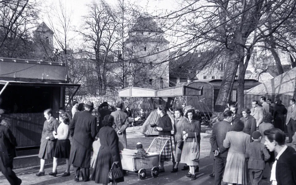Pouť na Krumlovských alejích dne 1.května 1959.