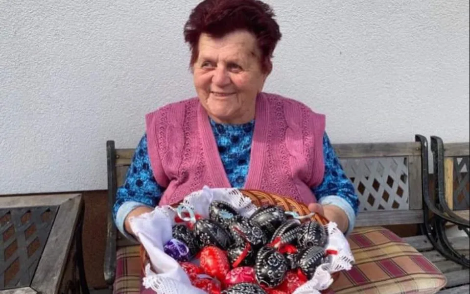 Marie Jakubíčková už téměř 80 let vytváří škrábáním unikátní kraslice