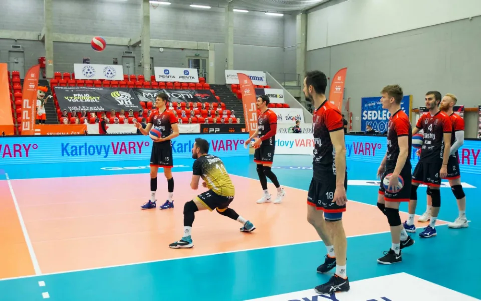 Domácí prostředí je výhodou i ve finálové sérii. První bod získalo Karlovarsko