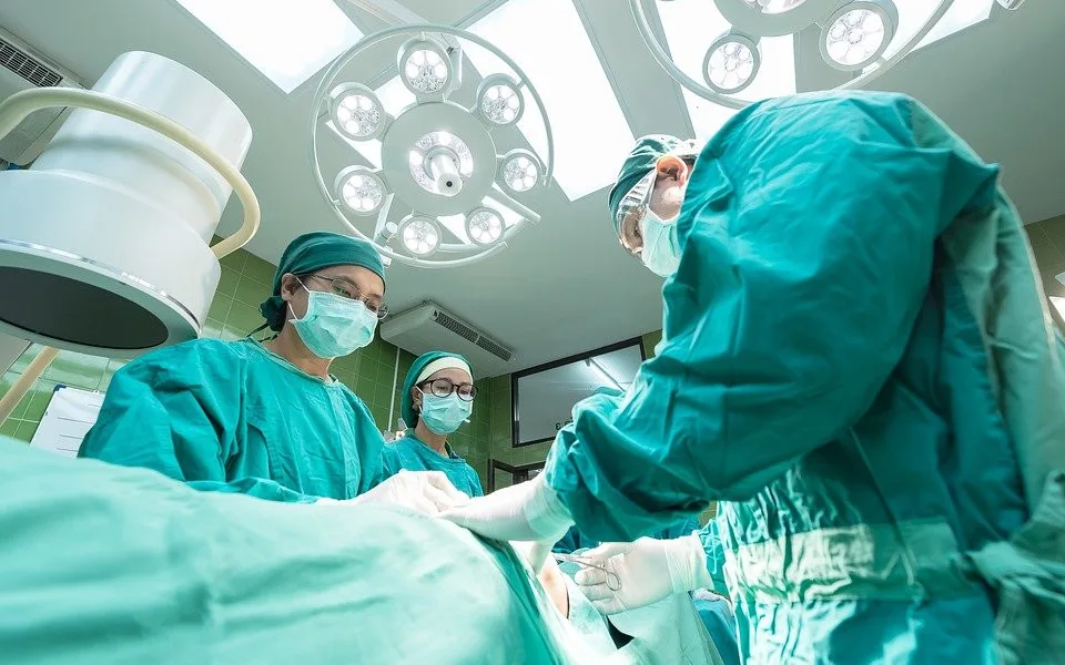 Nemocnice nemusí od středy dál omezovat plánovanou péči