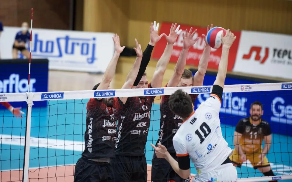 Jihostroj padl i v druhém finálovém zápase. Série se přesouvá do Karlových Varů