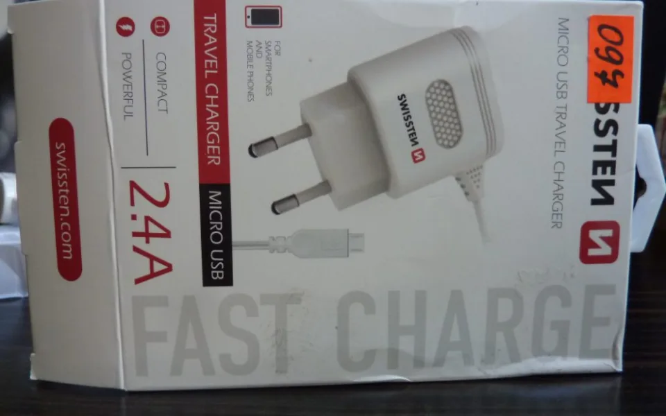Inspektoři zakázali prodej nebezpečné USB nabíječky. Při použití hrozí úraz vysokým proudem.