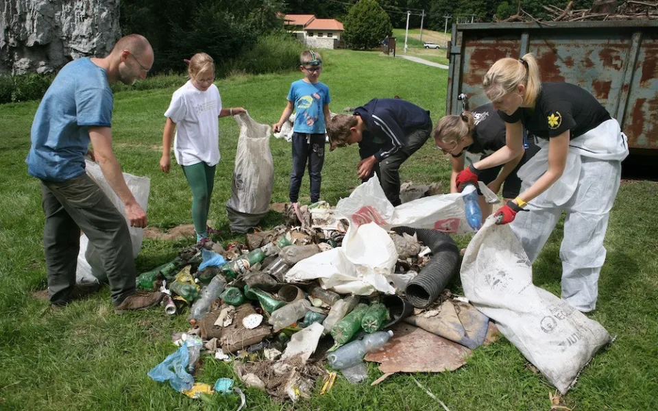 Do akce Ukliďme svět se zapojila i řada místa na jihu Čech