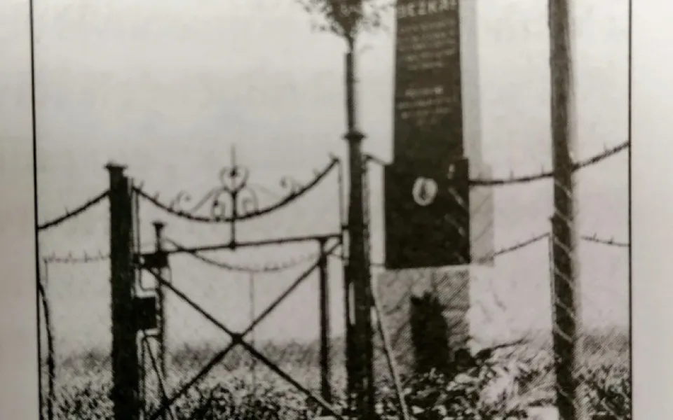 Na Branišovskou se vrátí pomník parašutisty. Připomíná tragický seskok z roku 1923