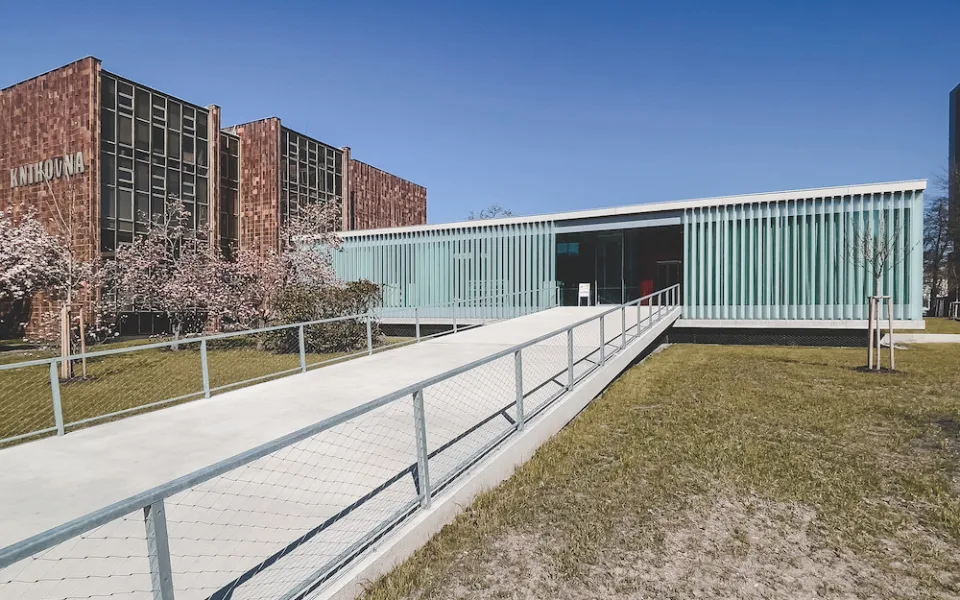 Nová přístavba knihovny otevřela. Nabízí více jak 100 tisíc knih