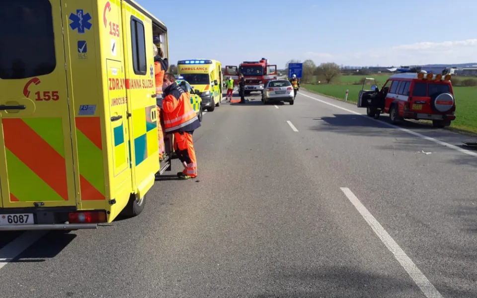 Vážná nehoda u Vodňan. Silnice je uzavřena, doprava je vedena po objízdné trase