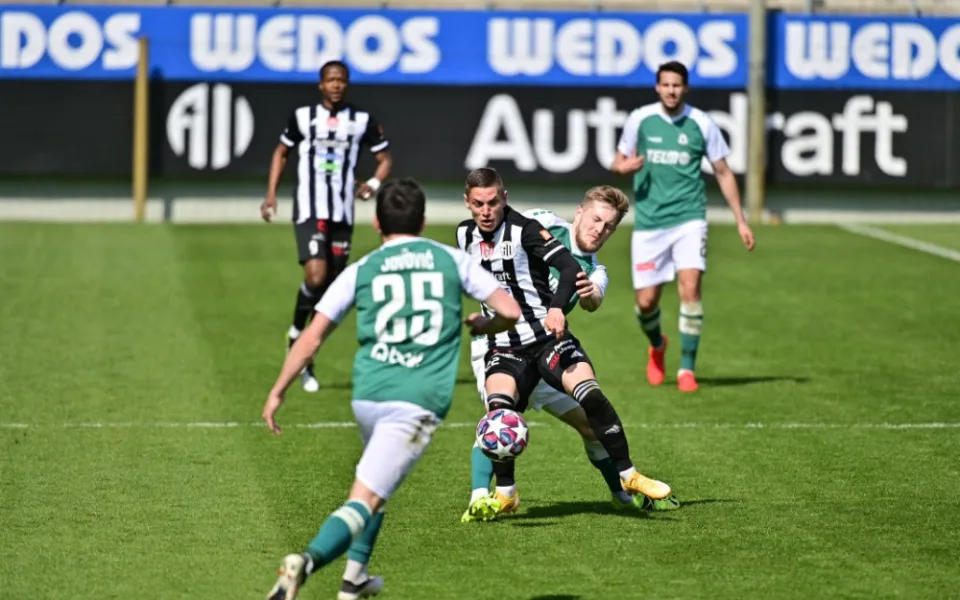 Chybí nám větší lehkost, tvrdí opora Dynama Karol Mészáros.