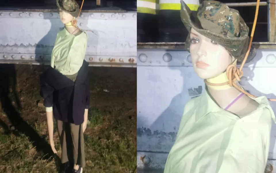 Z mostu visí lidské tělo, oznámil rybář na policii. Nakonec se ukázalo, že šlo o figurínu