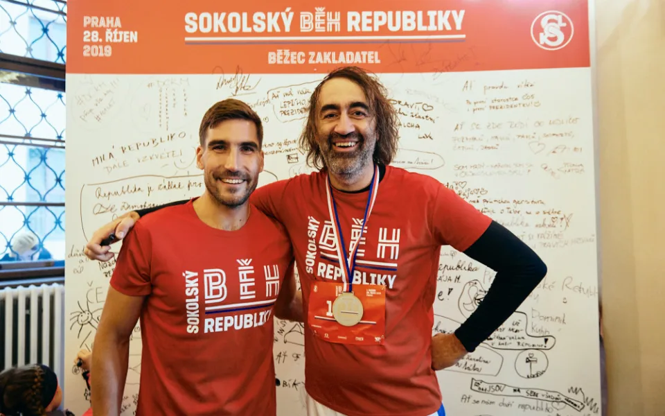 Oslavujte během. Sokolský běh republiky spouští registrace do desítek závodů. Vyberte si ten svůj