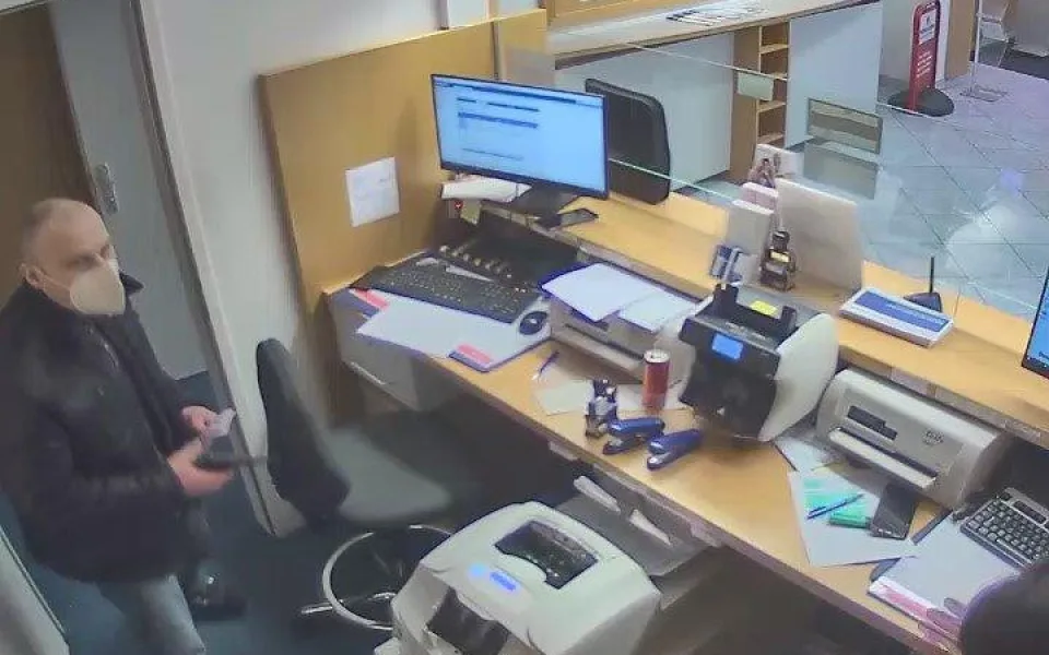 Lupič v rakouské bance.