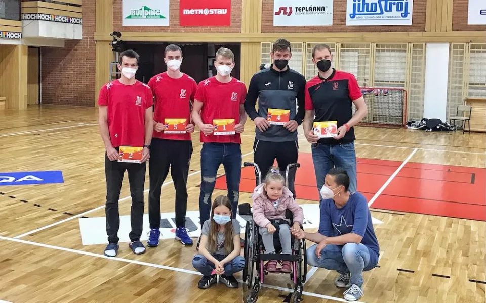 Jihostroj podpořil charitativní Adra běh pro Adélku