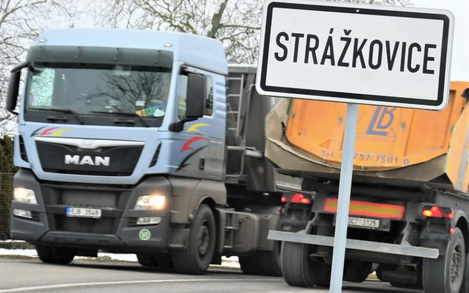 Kraj kvůli úhradě poplatku na vynětí pozemků navýšil finance na stavbu obchvatu Strážkovic