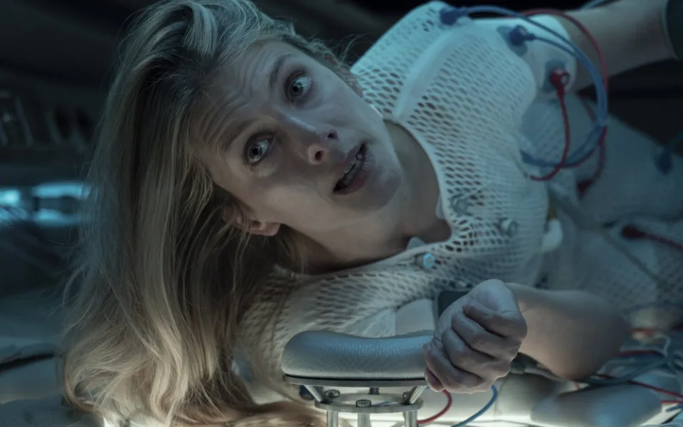 Netflix láká na Amy Adamsovou či na klaustrofobické sci-fi, HBO na Zločin století